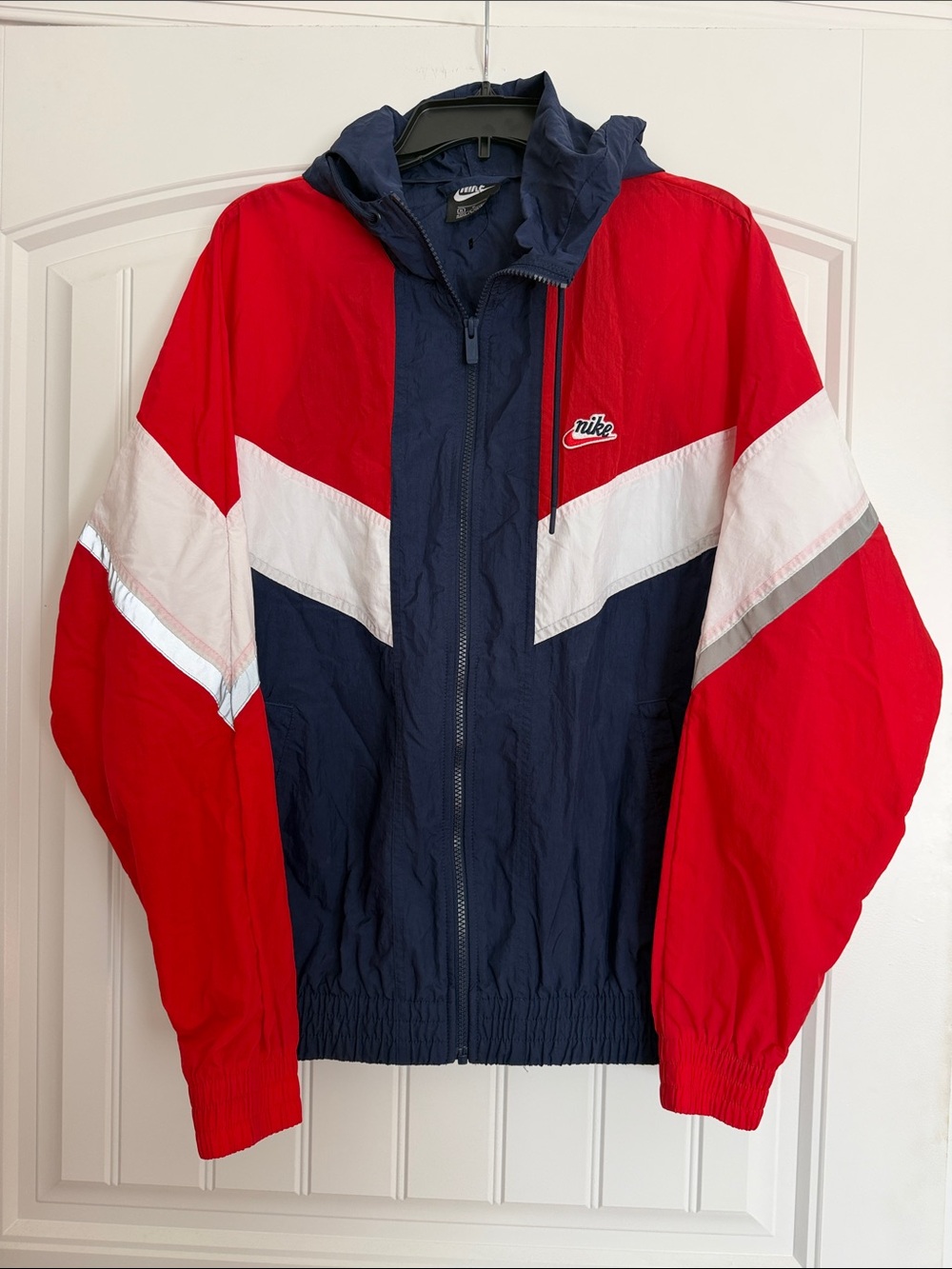 Nike Sportswear Windrunner Hooded Windbreaker retro style